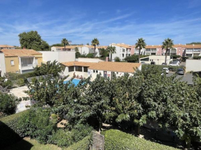 Appartement 4 pers, piscine, parking, climatisé, proche plage, salle de sport et commodités - FR-1-723-136